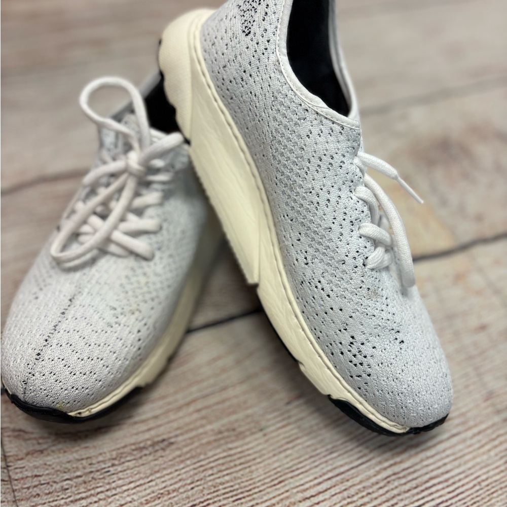 😍Stylish White Knit Sneakers size 6.5